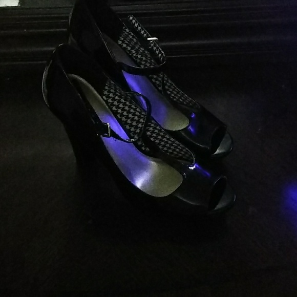 Black heels - Picture 2 of 4
